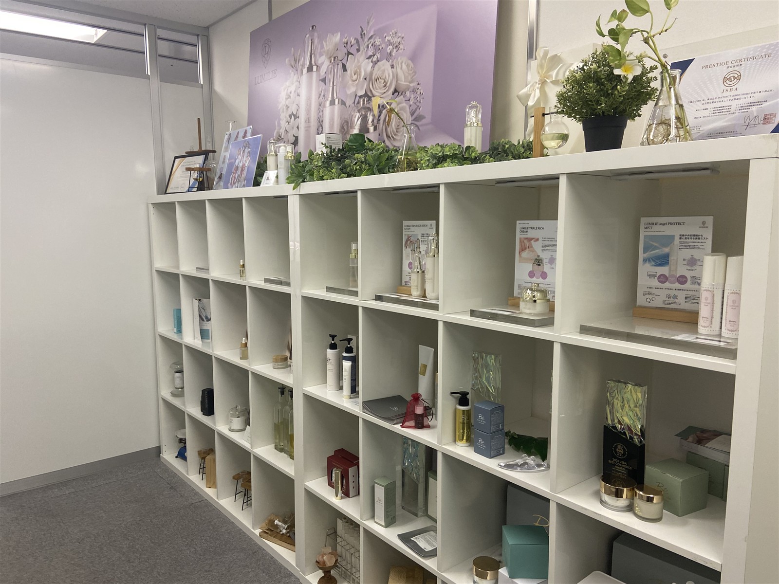 商品開発・展示用の棚
